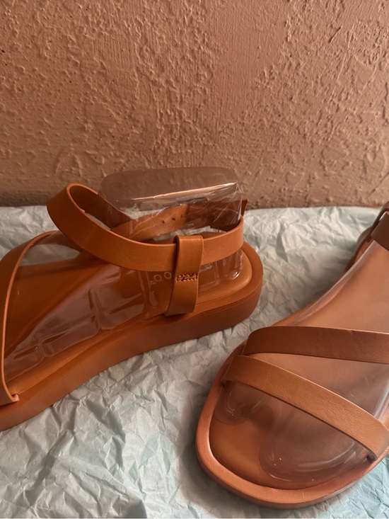 Shoes - Medium TAN Summer Sandals by Bamboo Size 6